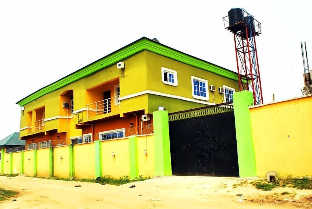 Intelligent Hotel and Suites 1