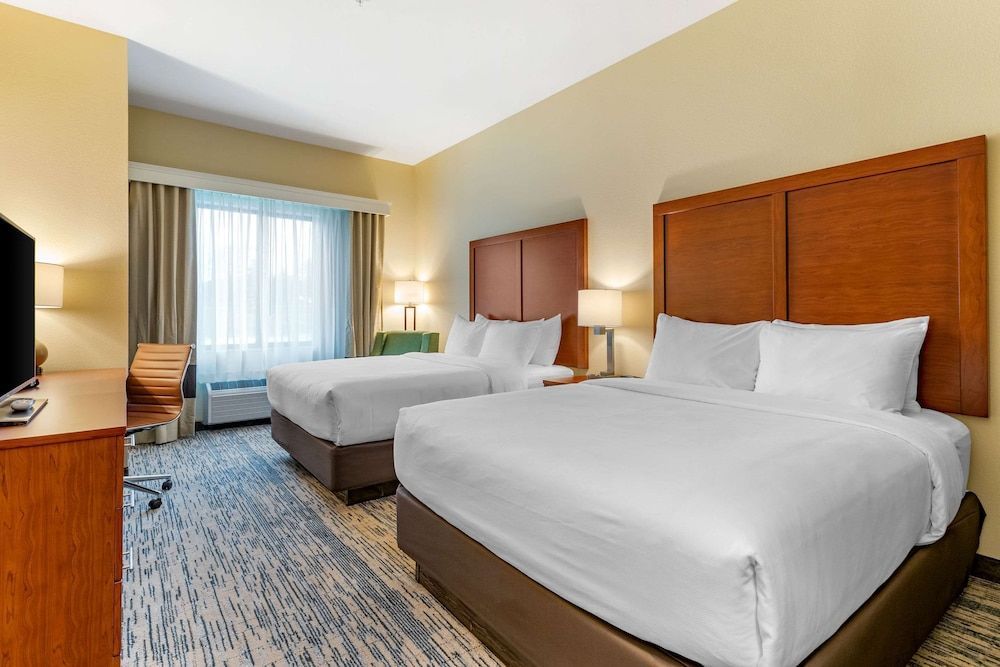 Comfort Inn & Suites West Des Moines 1