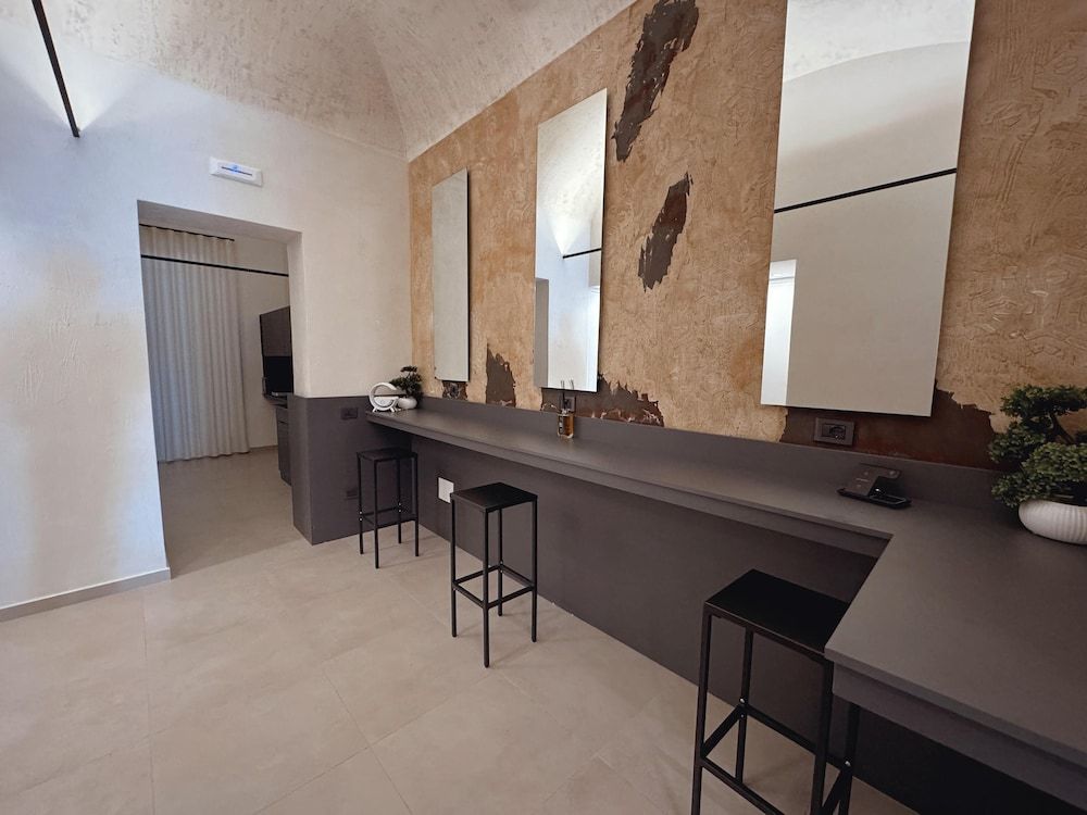 Corona Suite 1