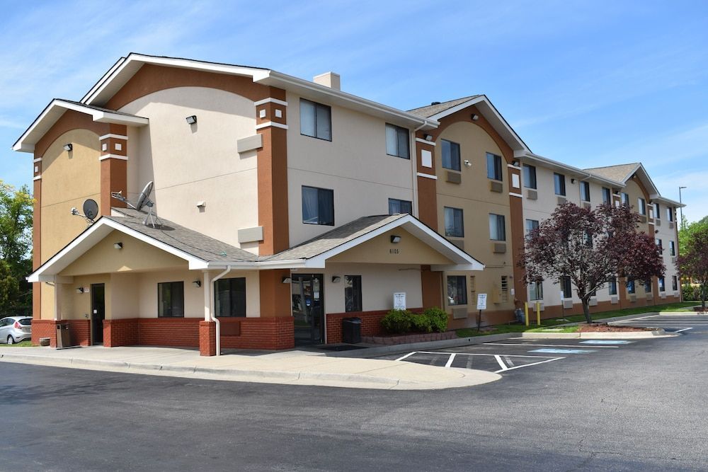 Super 8 by Wyndham Newport News/Jefferson Ave. 1