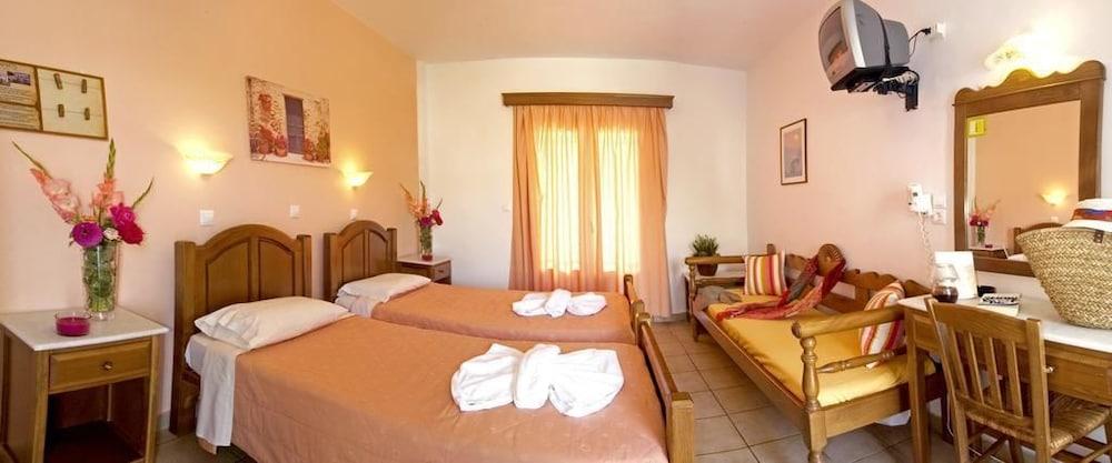 Hermes-Ios Rooms To Let 1