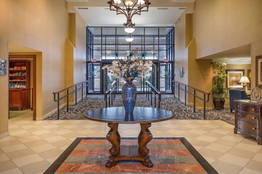 Clarion Collection Hotel Arlington Court Suites 1