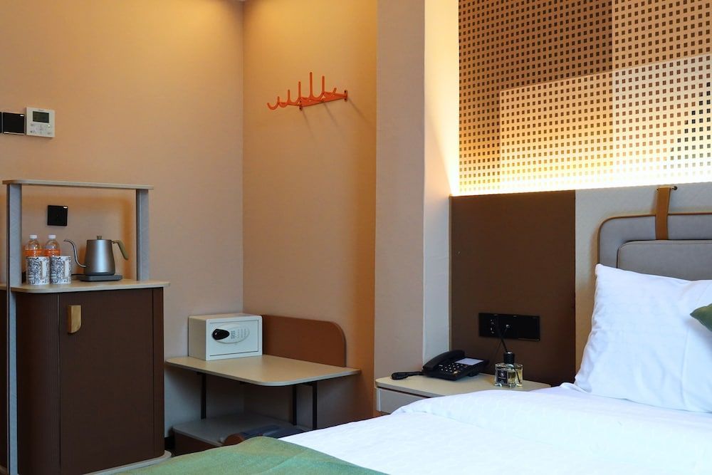 Hotel 165 2
