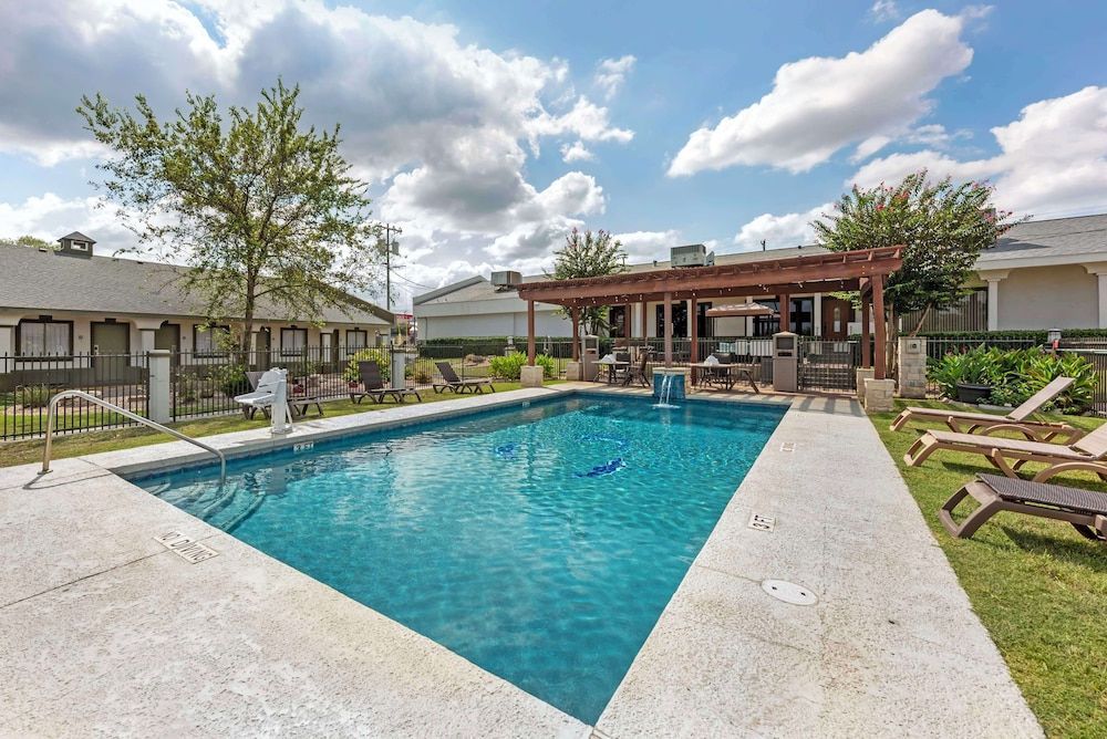 Best Western Post Oak Inn 1