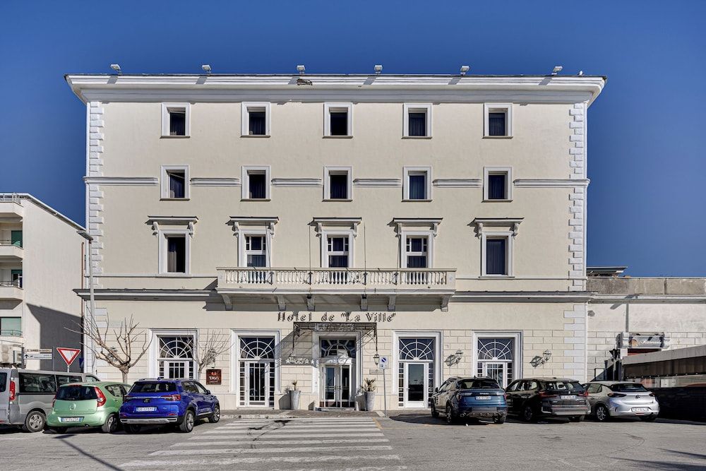 Hotel De La Ville 1