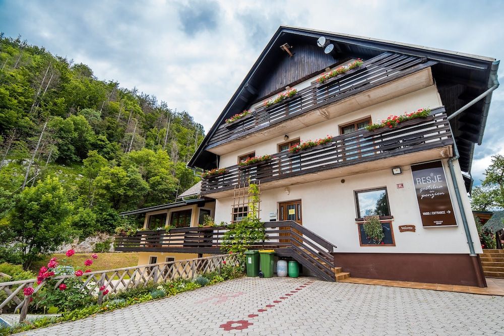 Bed & Breakfast Hisa Resje 1