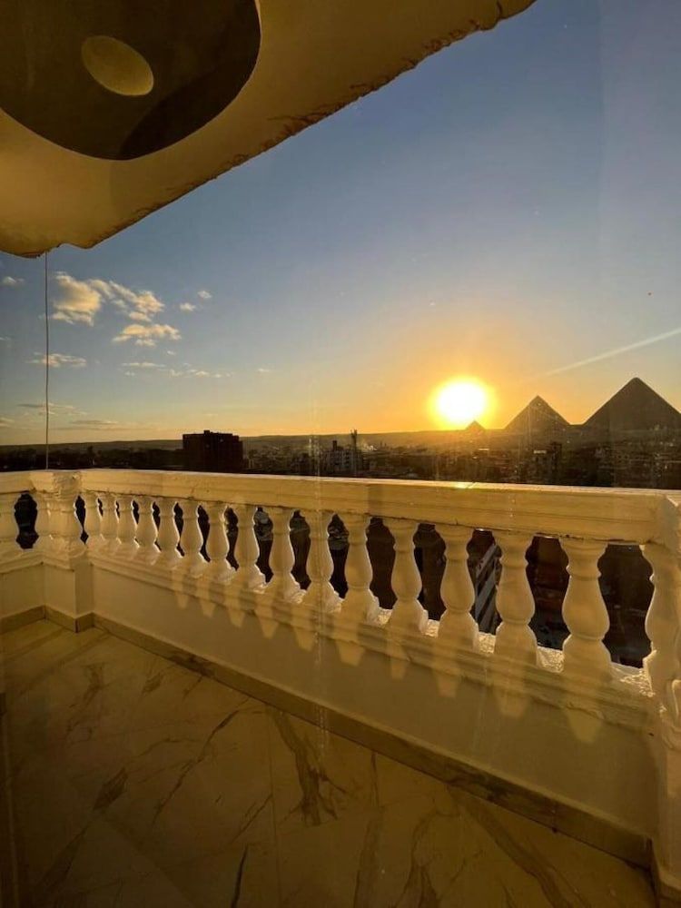 Heaven Pyramids View Apartment 1