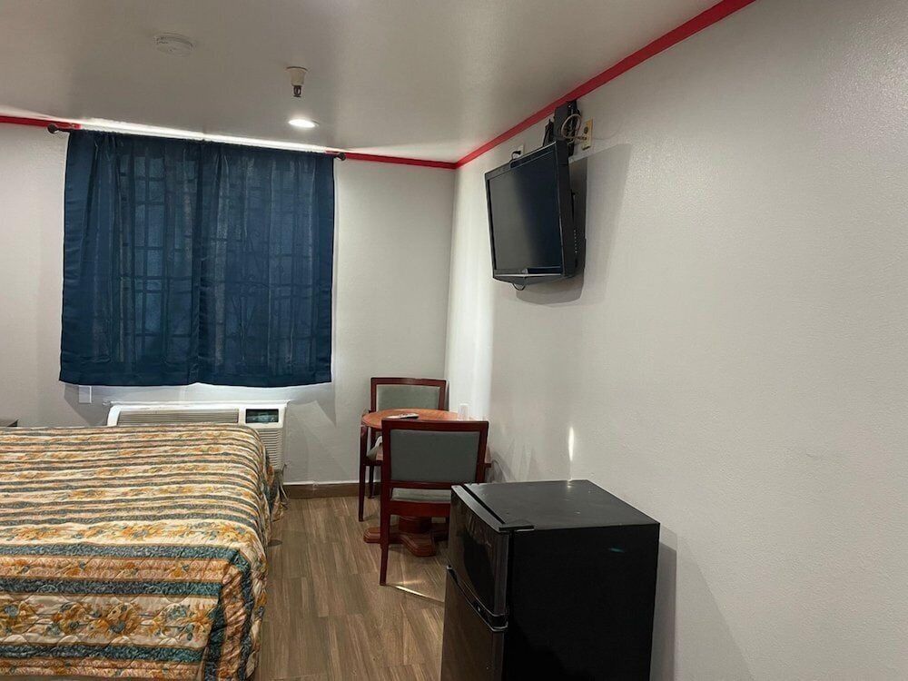 Broadway Inn Motel 1