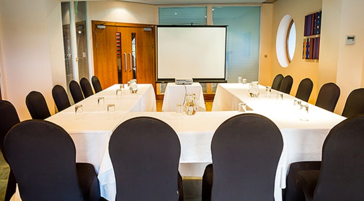 Crowwood Hotel and Alba Restaurant 2