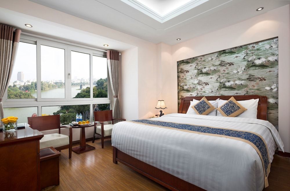Lakeside Palace Hotel 1