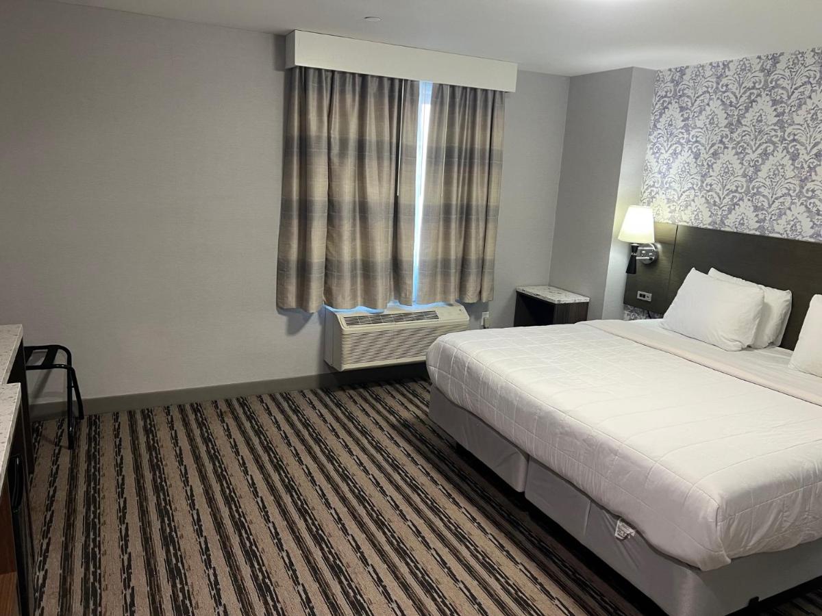 The Essence Hotel at JFK 2