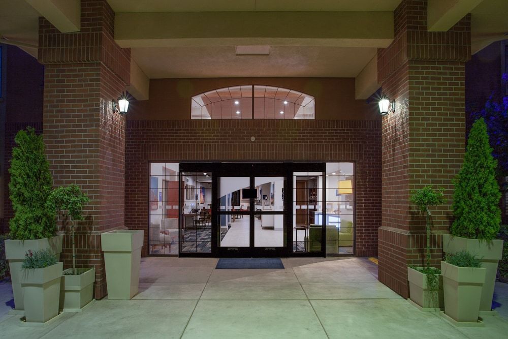 Holiday Inn Express & Suites DAVIS - UNIVERSITY AREA by IHG 1