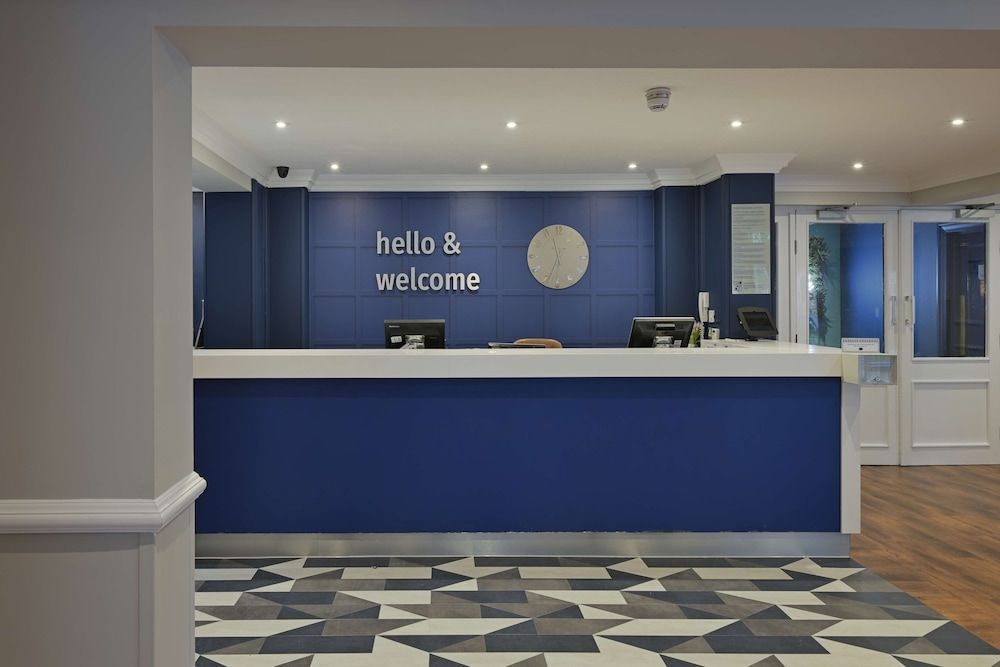 Travelodge Bath Waterside 2