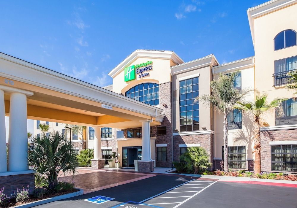 Holiday Inn Express & Suites EUREKA by IHG 1