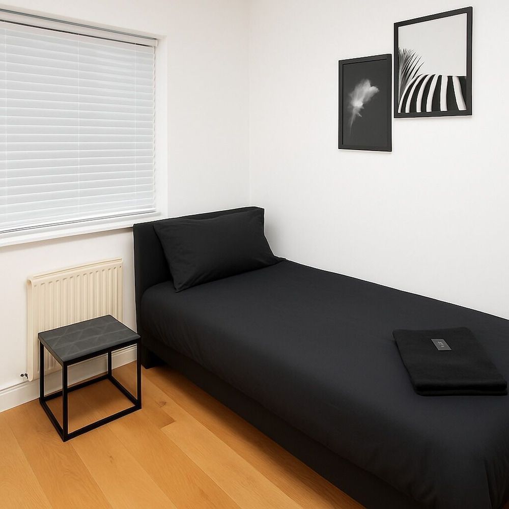 Prime 4BR Reading House & Free Parking 2