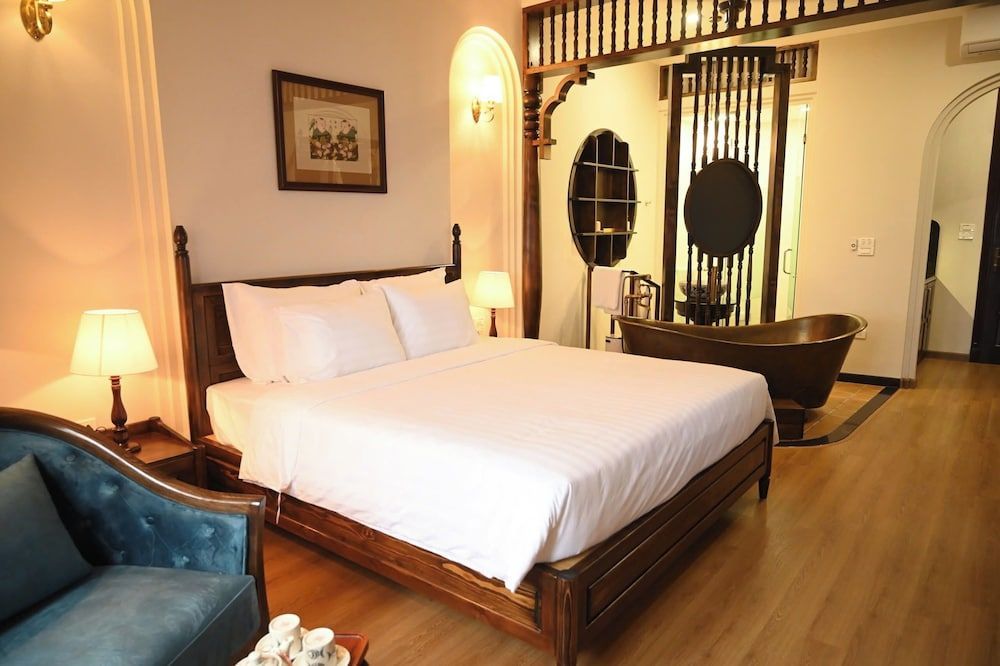 La Belle Maison 1