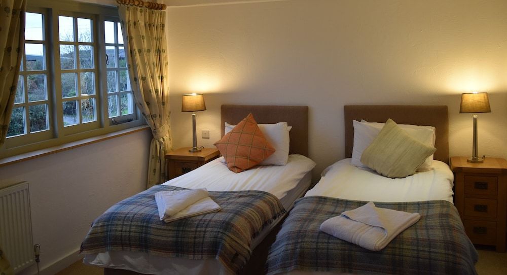Three Horseshoes Country Inn 2