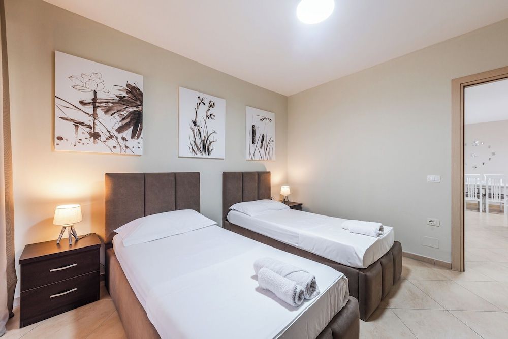 Kondo Stays - City Center Apartments 2