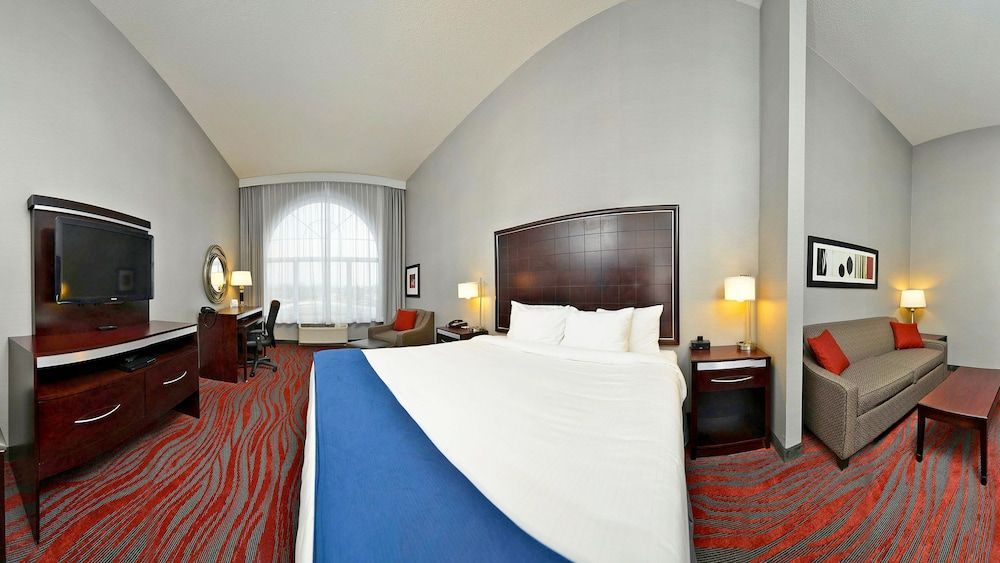 Holiday Inn Express & Suites UTICA by IHG 2