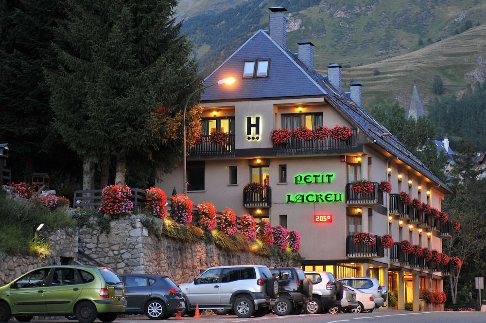 Hotel Petit Lacreu 1