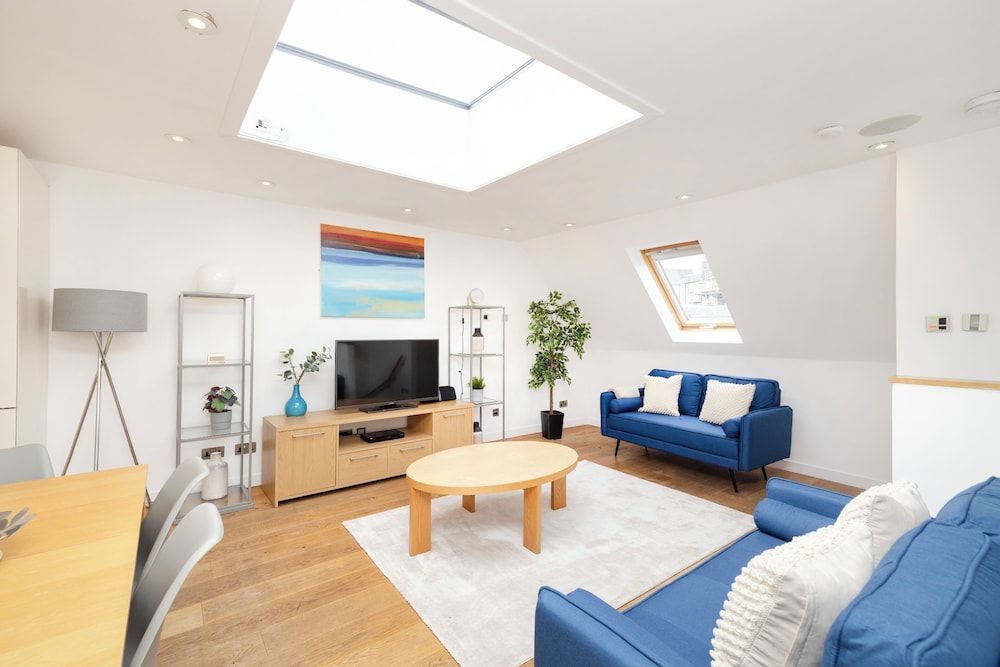 JOIVY Quiet Mews Street Apartment in the Heart of Edinburgh 1