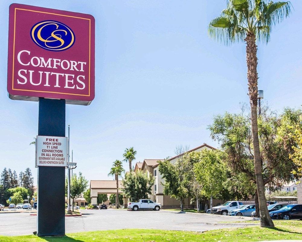 Comfort Suites Bakersfield 1