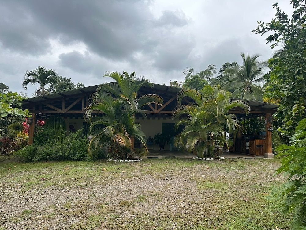 RIVER SIDE LODGE 1