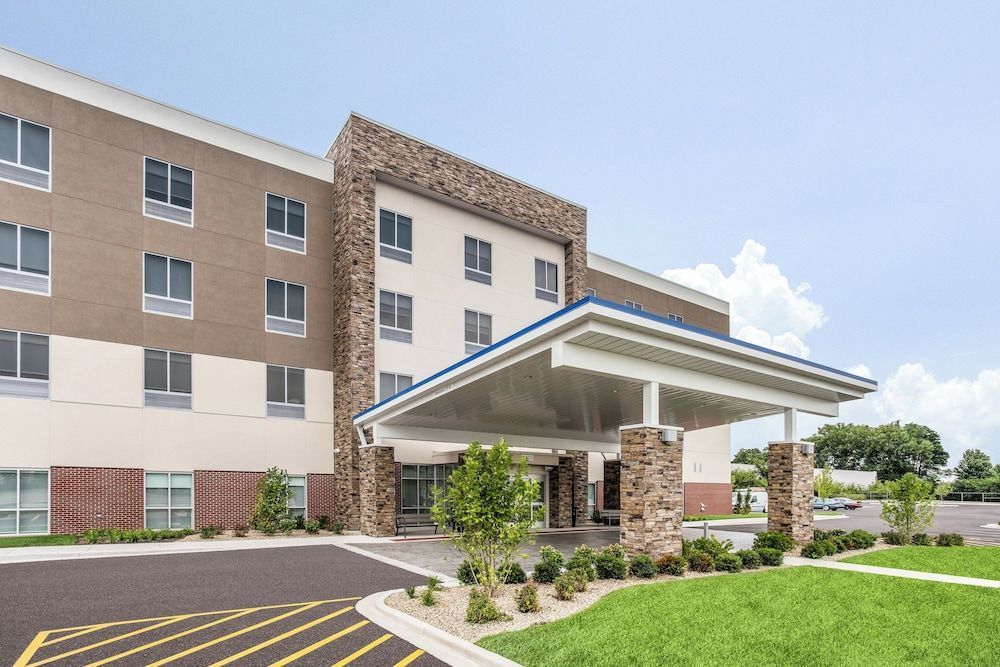 Holiday Inn Express & Suites OTTAWA by IHG 1