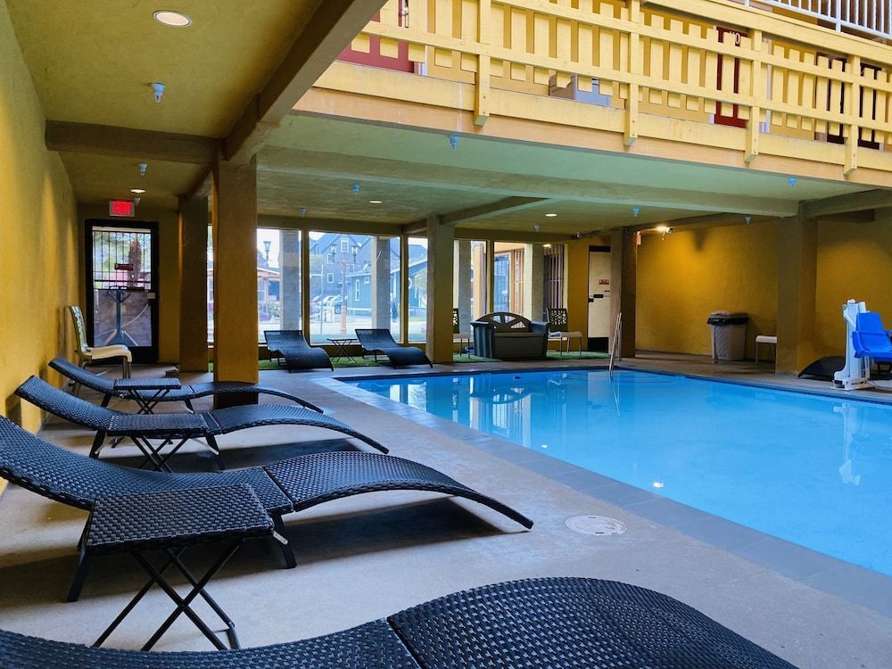 The Aqua Pacific Hotel 1
