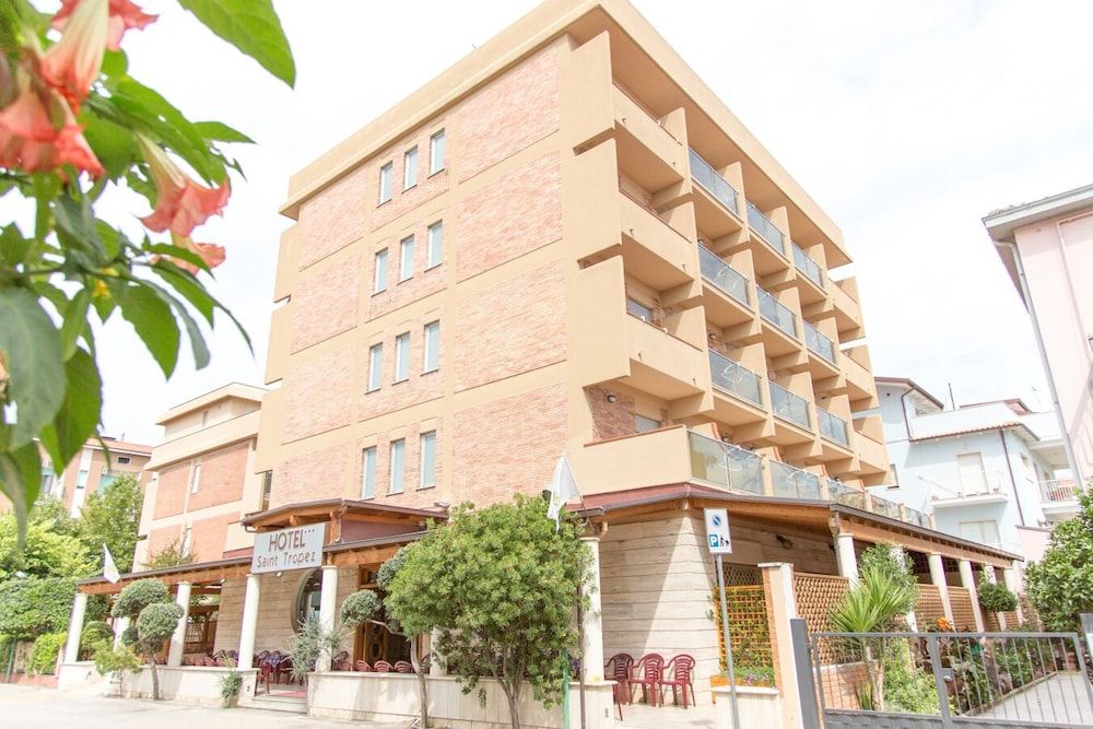 Hotel Saint Tropez - Pineto 1
