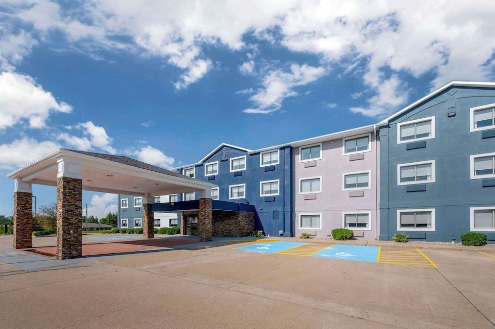 Comfort Inn Kendallville East 1