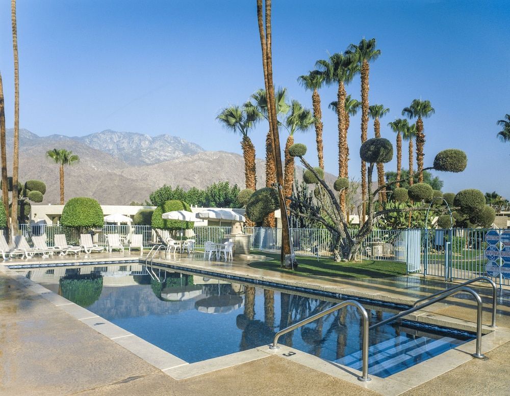 Desert Isle of Palm Springs 1