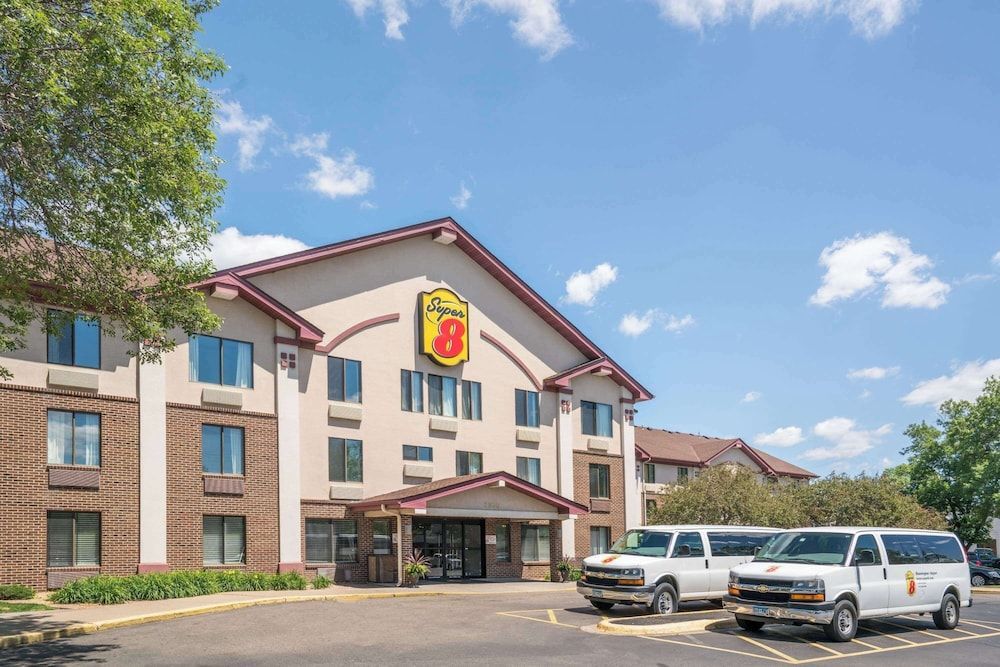Super 8 by Wyndham Bloomington/Airport 1