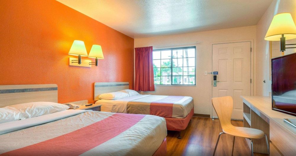 Motel 6 Pomona, CA - Los Angeles 2