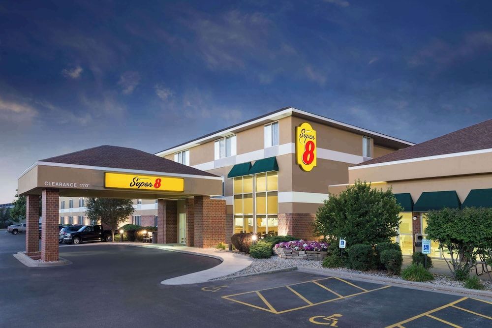 Super 8 by Wyndham Madison South 1