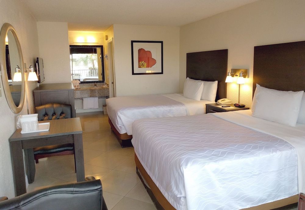 Red Carpet Inn Airport and Cruise Port Hotel Fort Lauderdale 1