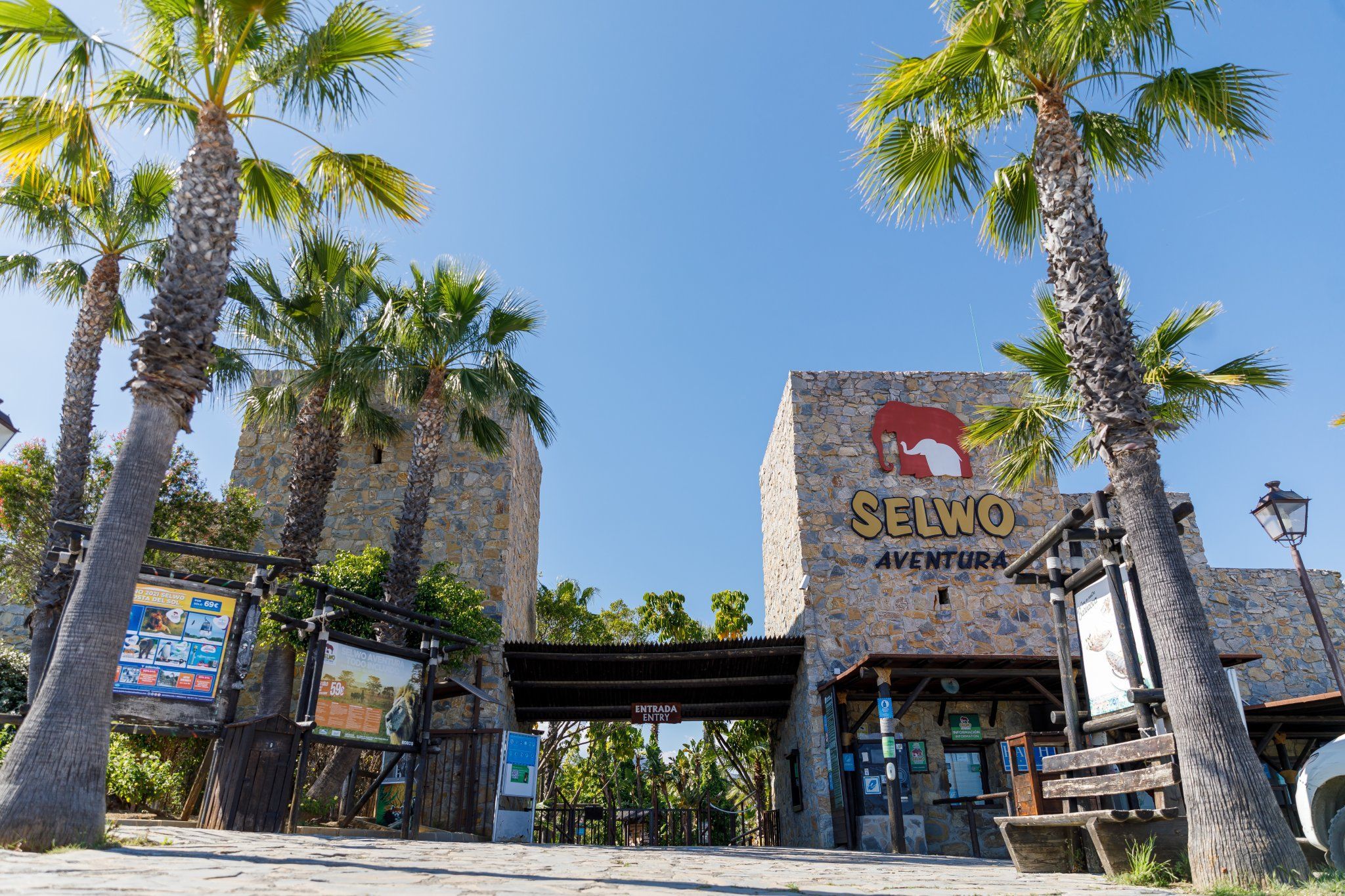 Hotel Selwo Lodge - Animal Park Tickets Included 2