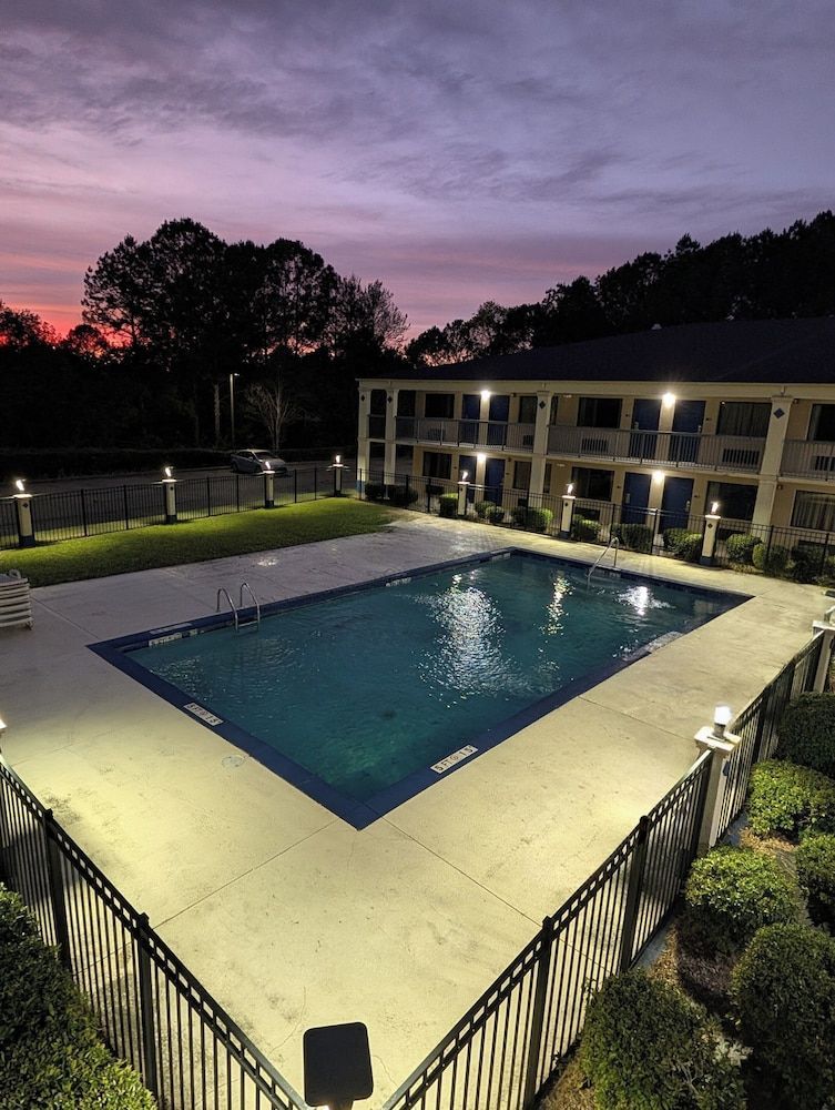 Garden Inn Adairsville 1