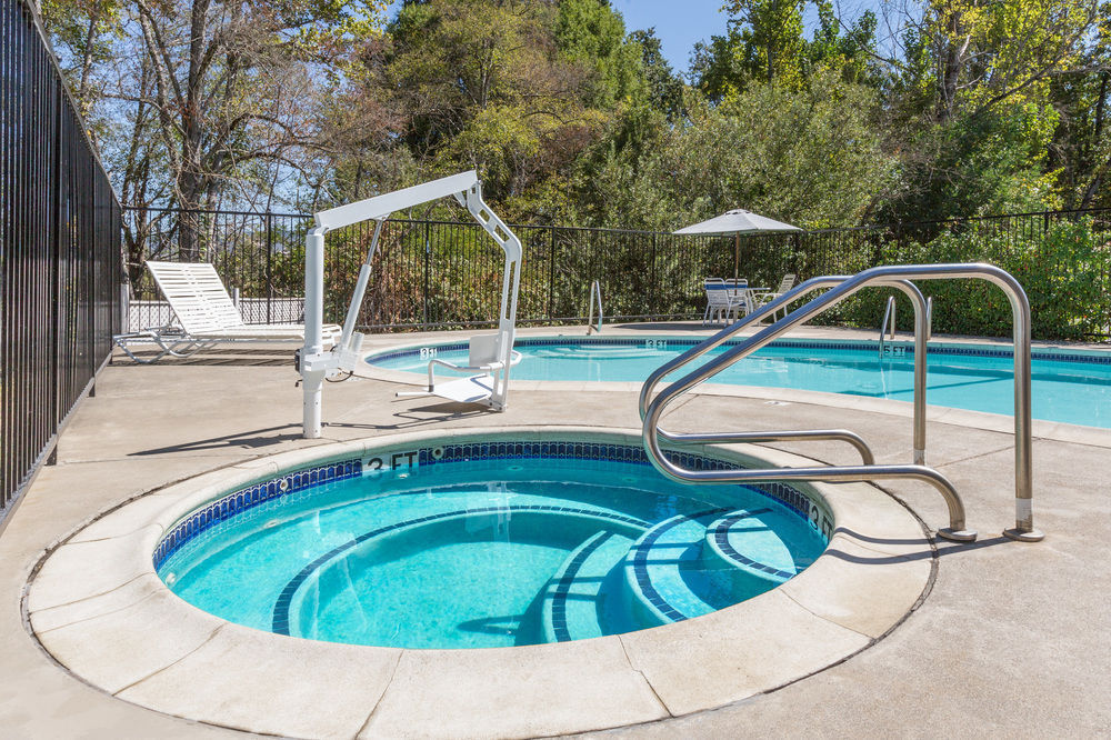 Creekside Inn & Suites 2