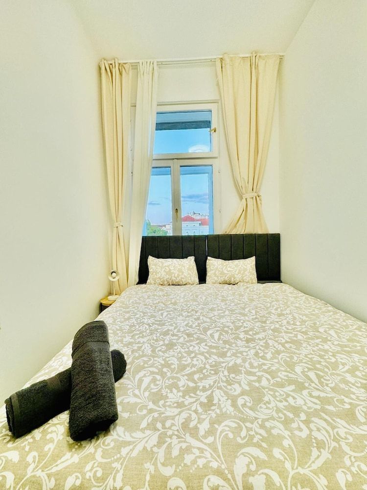 Stylish 4BR Apt Near Westbahnhof 2