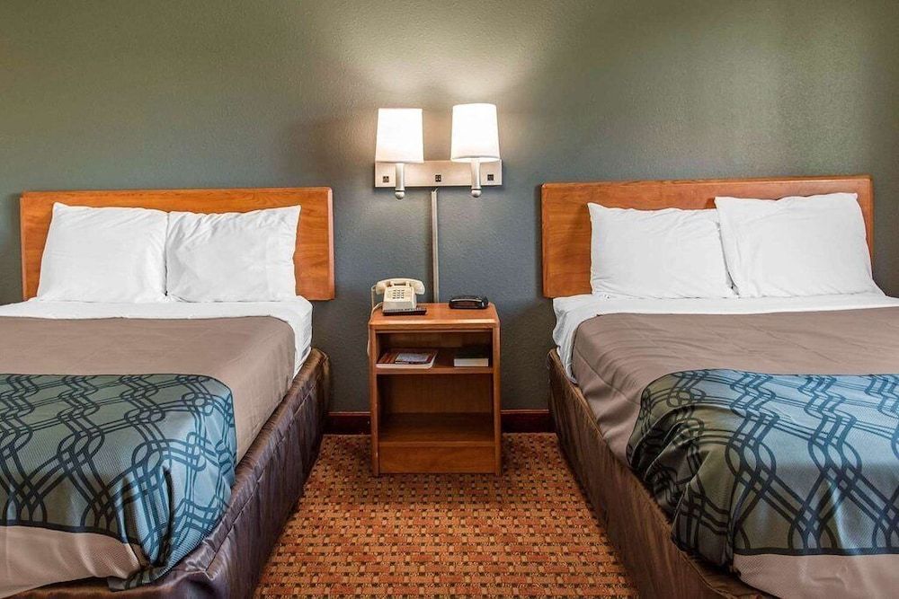 Travelers Lodge & Suites 2