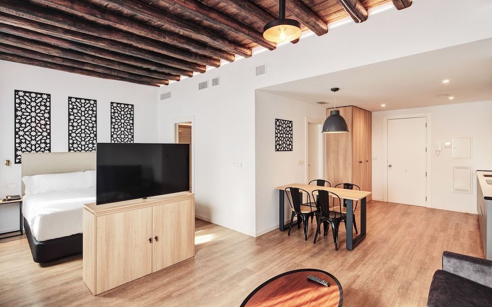 Sercotel Granada Suites 1