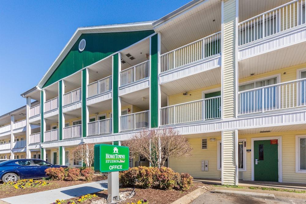 HomeTowne Studios by Red Roof Nashville - Airport/Briley Pkwy 1