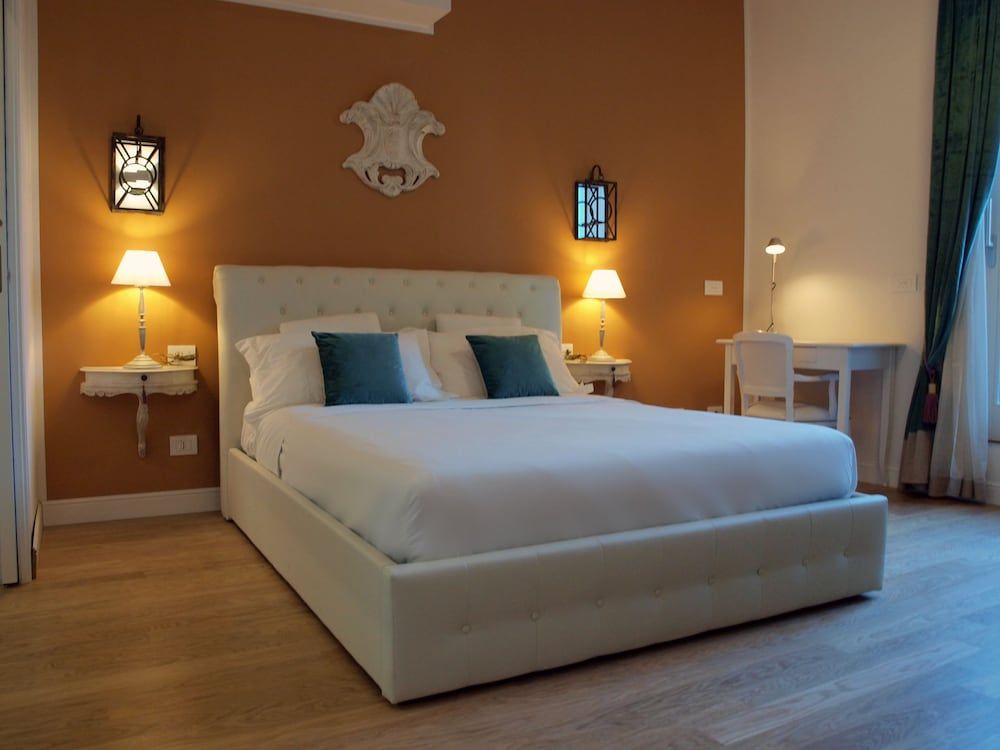 Cosmopolitan Central Rooms 2