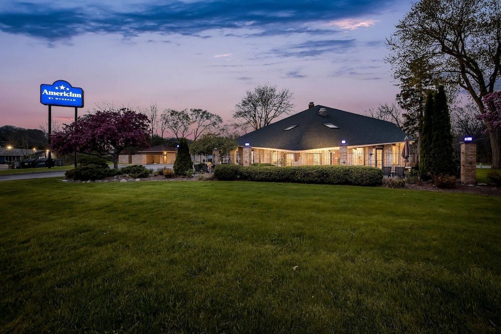 AmericInn by Wyndham Delafield-Milwaukee 1
