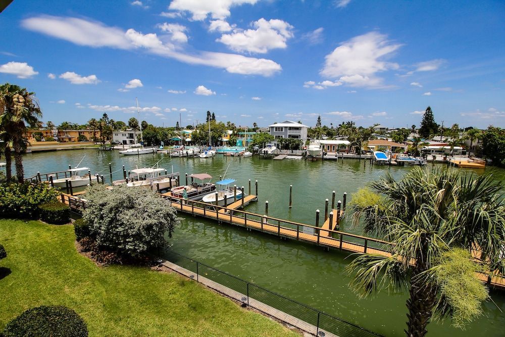 Treasure Island Hotel and Marina 2