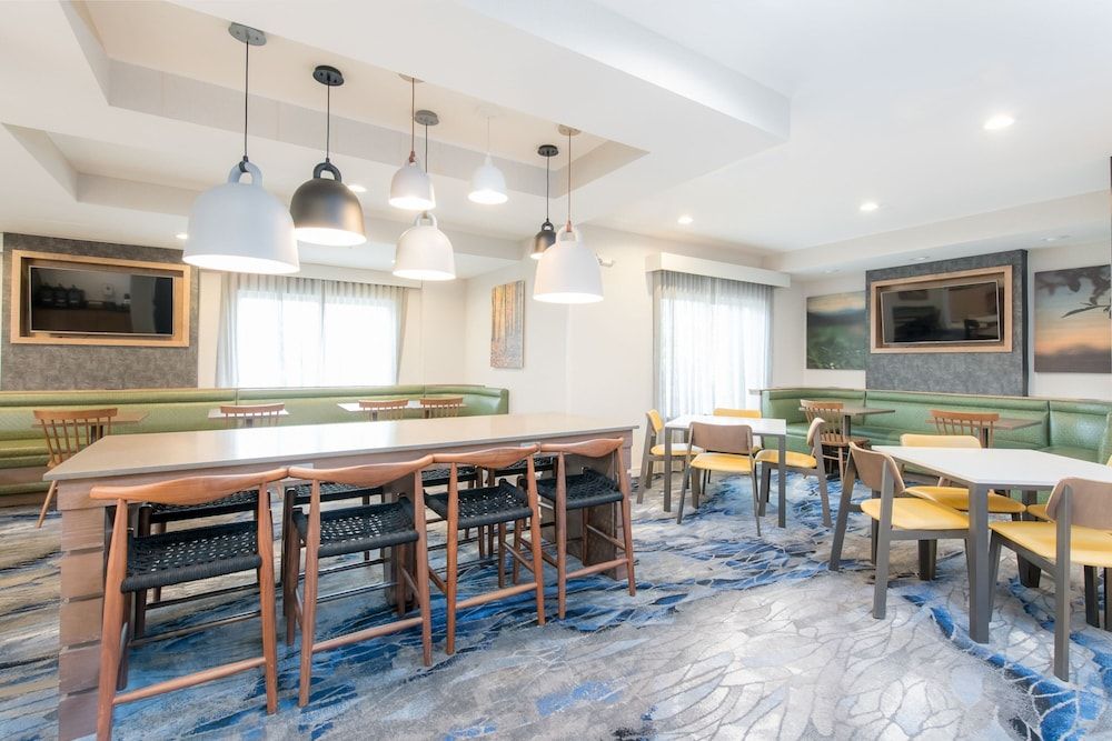 Fairfield Inn Suites Brunswick 2