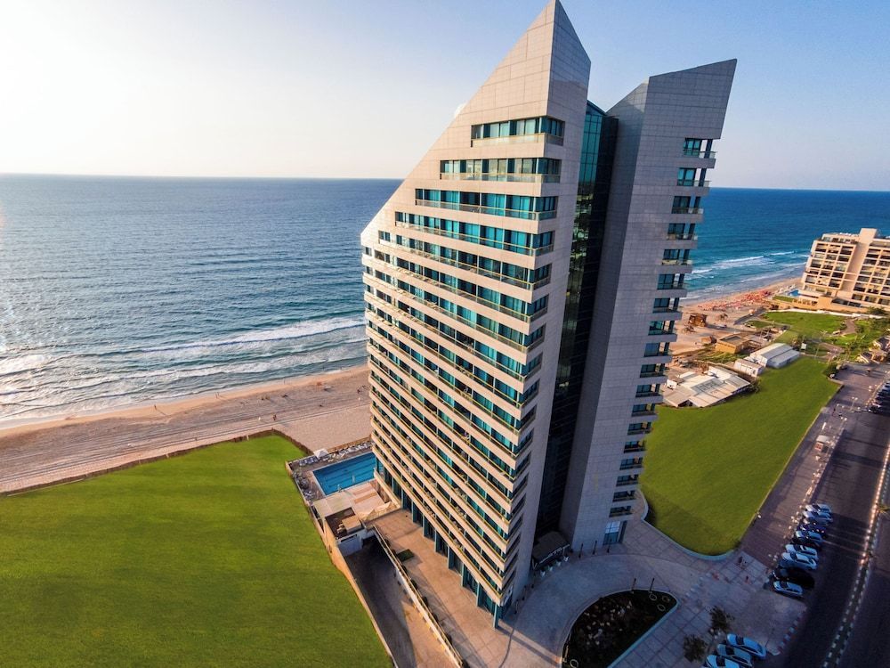 Herbert Samuel Okeanos Suites Herzilya 1