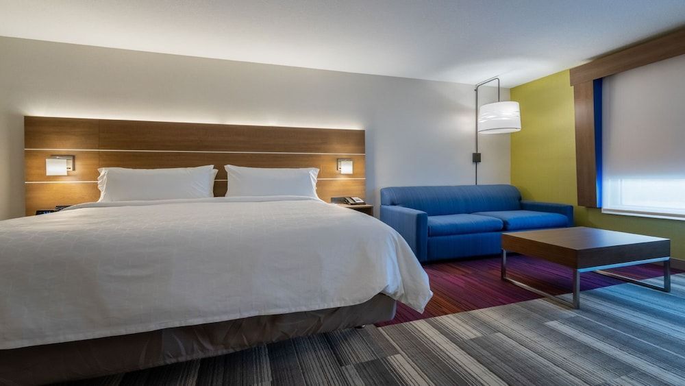 Holiday Inn Express & Suites MARION by IHG 2