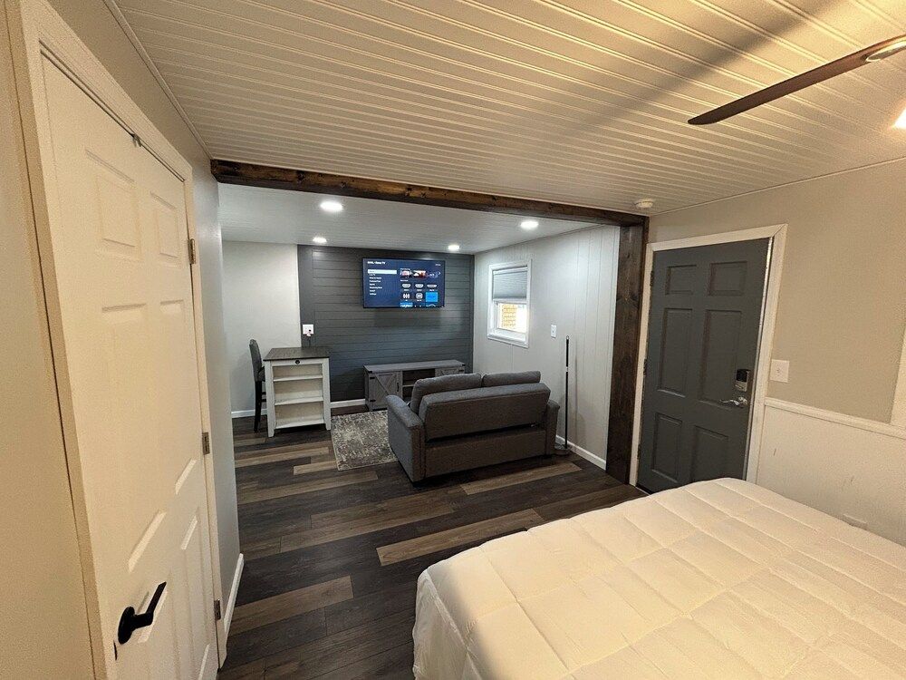 Meads Motel 2